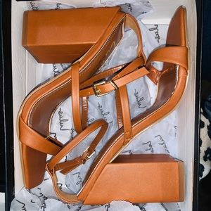 Brand new lulu’s heels